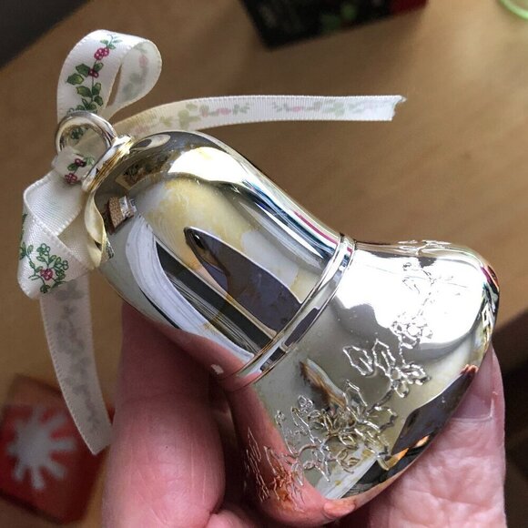 2007 Pfaltzgraff Winterberry Silverplate Bell - 1st Edition Ornament - Picture 5 of 9